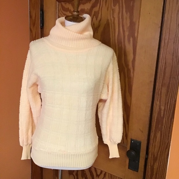 Vintage 70s yellow fuzzy turtleneck sweater - Picture 6 of 9